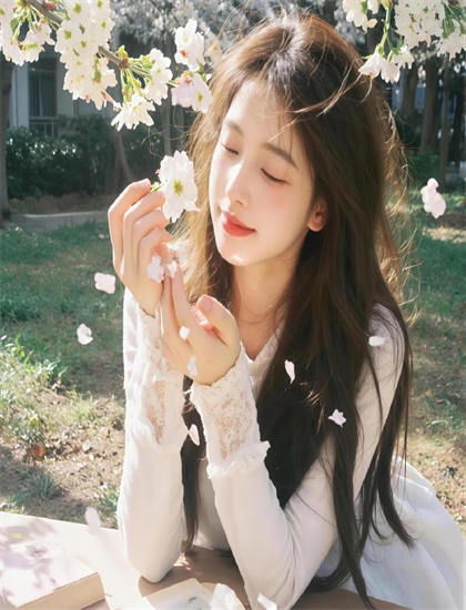 觉醒后本小姐独美前夫勿扰伏笔运用：前后呼应与细节铺垫